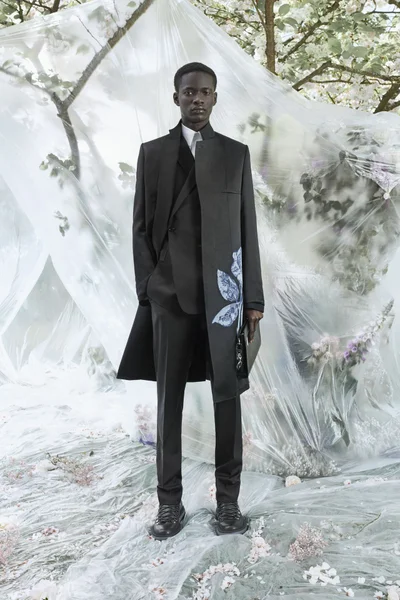 Look 16